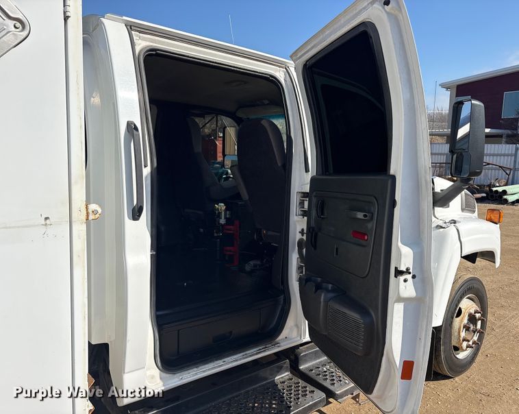 image for item EA7921 2009 Chevrolet C5500 Crew Cab utility / service truck