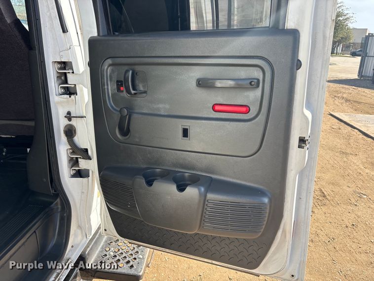 image for item EA7921 2009 Chevrolet C5500 Crew Cab utility / service truck