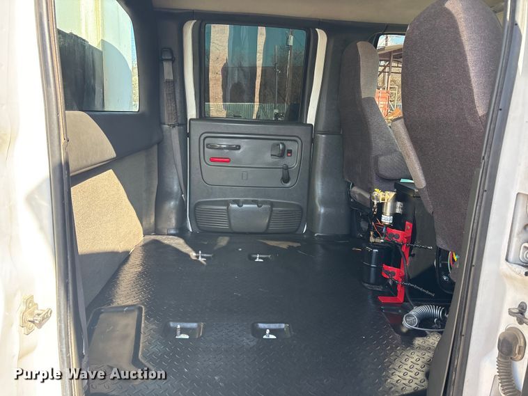 image for item EA7921 2009 Chevrolet C5500 Crew Cab utility / service truck