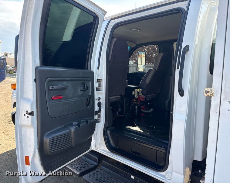 image for item EA7921 2009 Chevrolet C5500 Crew Cab utility / service truck