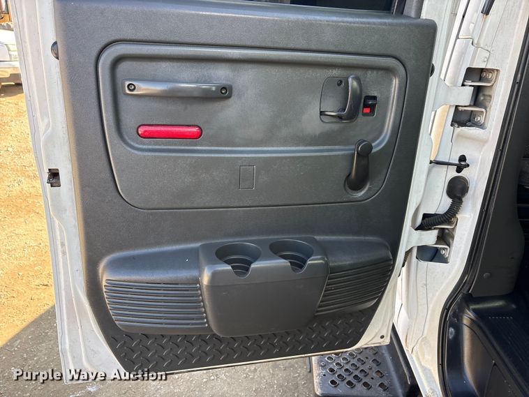 image for item EA7921 2009 Chevrolet C5500 Crew Cab utility / service truck