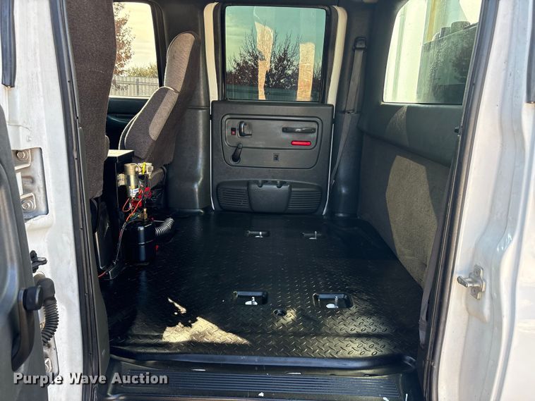 image for item EA7921 2009 Chevrolet C5500 Crew Cab utility / service truck