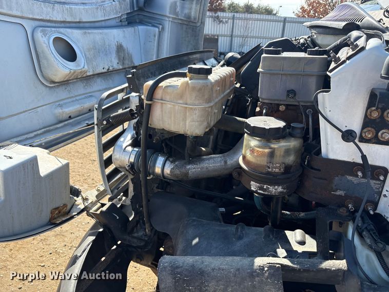 image for item EA7921 2009 Chevrolet C5500 Crew Cab utility / service truck