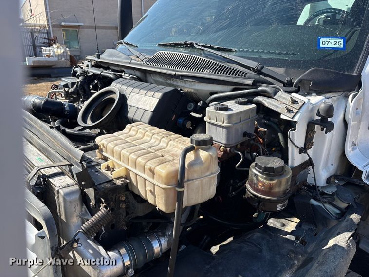 image for item EA7921 2009 Chevrolet C5500 Crew Cab utility / service truck