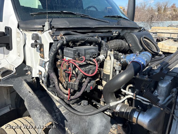 image for item EA7921 2009 Chevrolet C5500 Crew Cab utility / service truck