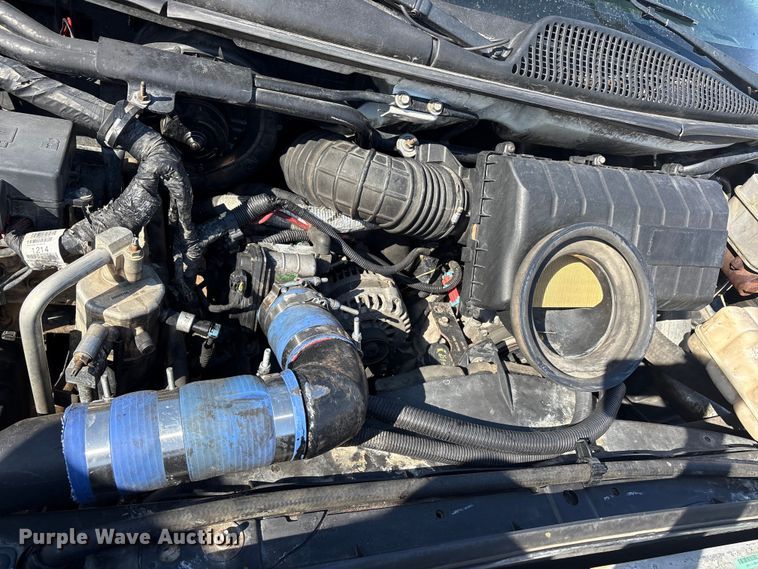 image for item EA7921 2009 Chevrolet C5500 Crew Cab utility / service truck