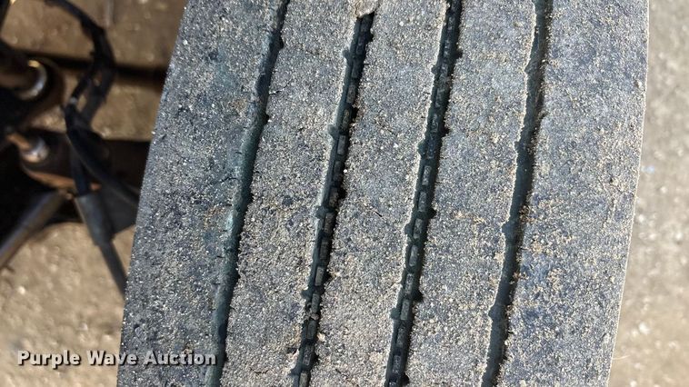 image for item EA7921 2009 Chevrolet C5500 Crew Cab utility / service truck