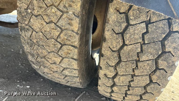 image for item EA7921 2009 Chevrolet C5500 Crew Cab utility / service truck