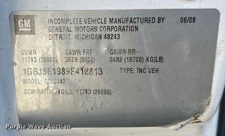 image for item EA7921 2009 Chevrolet C5500 Crew Cab utility / service truck