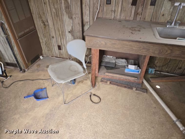 image for item EB1242 1986 Sioux Falls Structures mobile office trailer