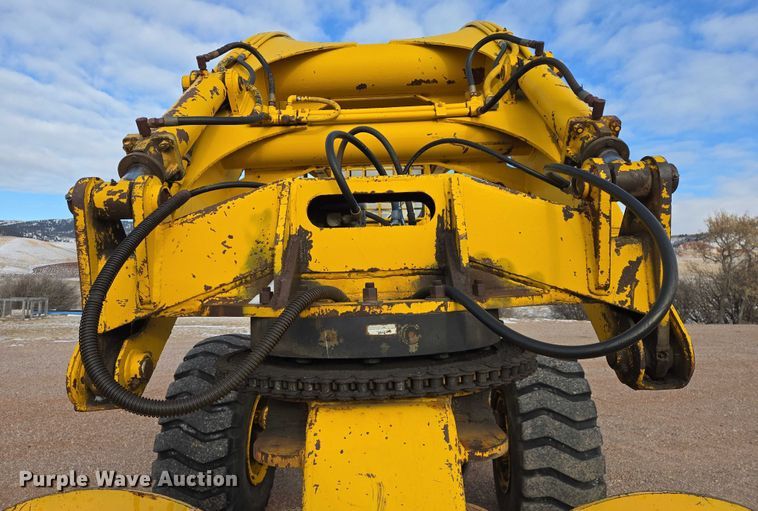 image for item EB1260 Pettibone Cary-Lift 204 material handler