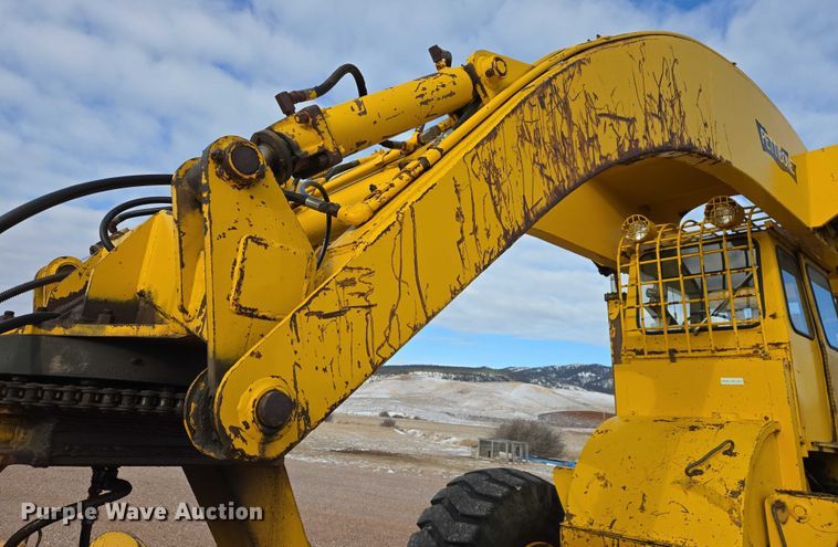 image for item EB1260 Pettibone Cary-Lift 204 material handler