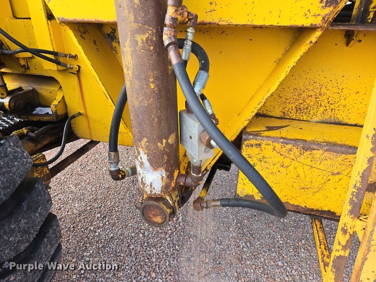 image for item EB1260 Pettibone Cary-Lift 204 material handler