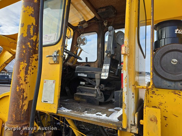 image for item EB1260 Pettibone Cary-Lift 204 material handler