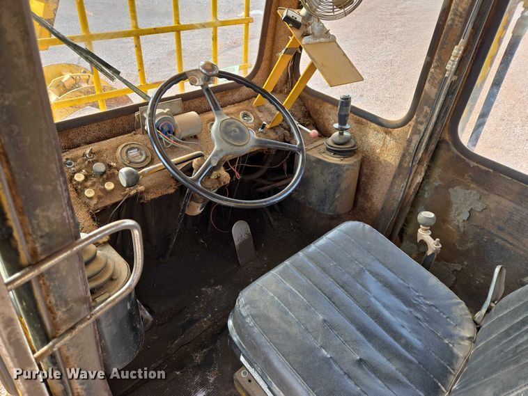 image for item EB1260 Pettibone Cary-Lift 204 material handler