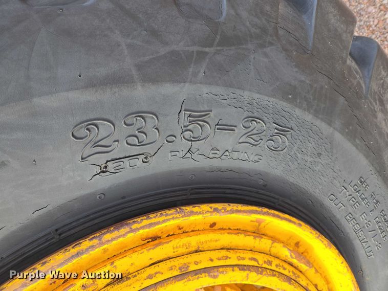 image for item EB1260 Pettibone Cary-Lift 204 material handler