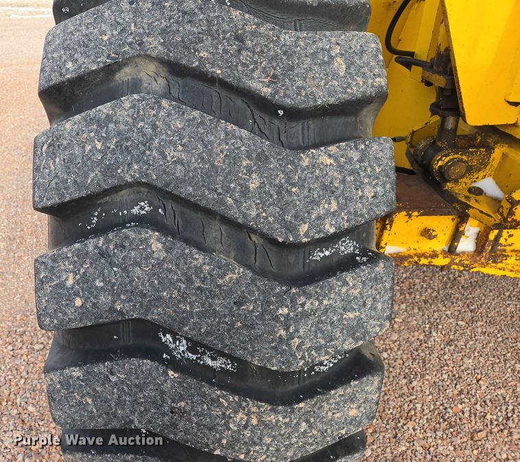 image for item EB1260 Pettibone Cary-Lift 204 material handler