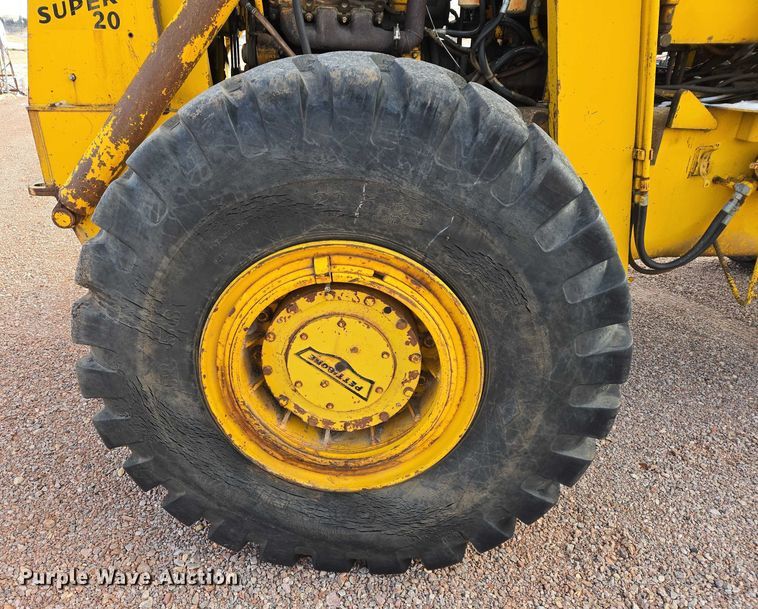 image for item EB1260 Pettibone Cary-Lift 204 material handler