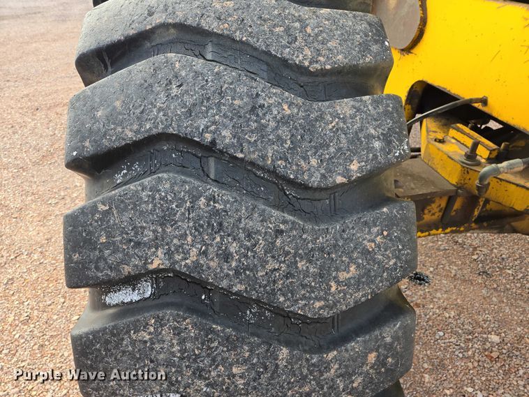 image for item EB1260 Pettibone Cary-Lift 204 material handler