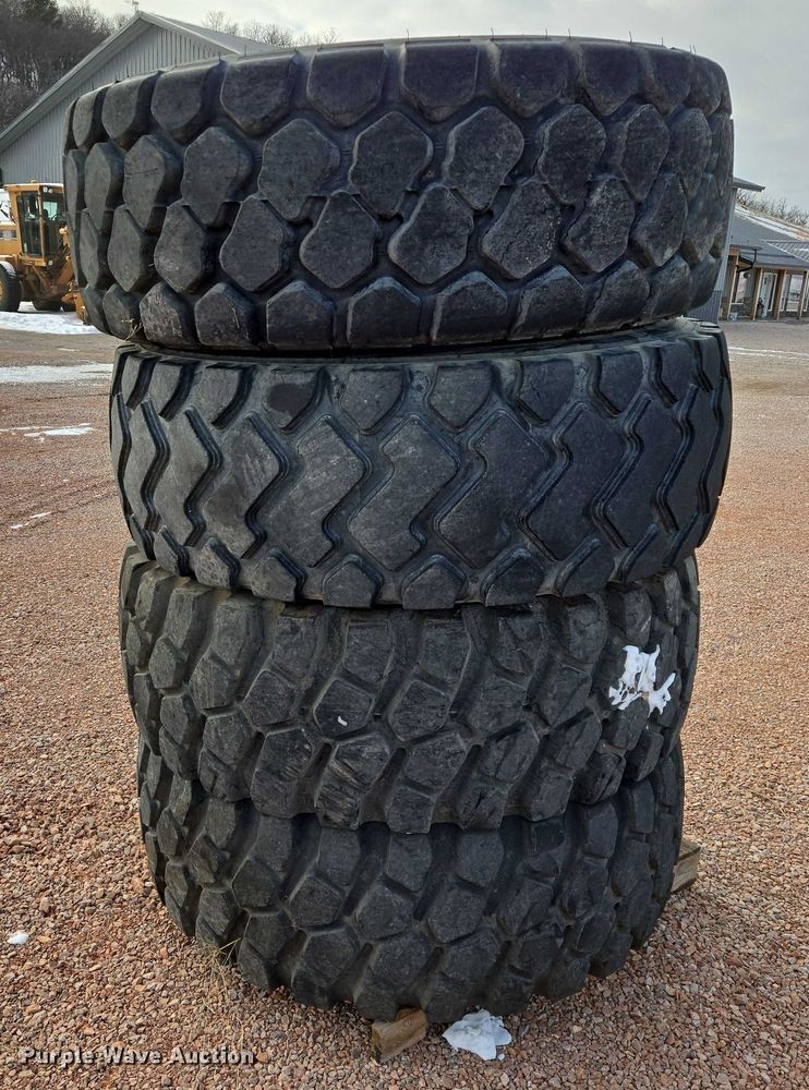 image for item EB1260 Pettibone Cary-Lift 204 material handler