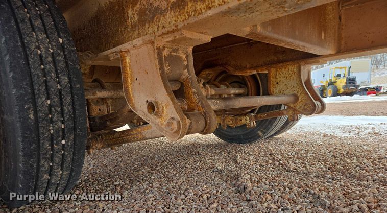 image for item EB1261 1987 Trail King TK40-2400 equipment trailer