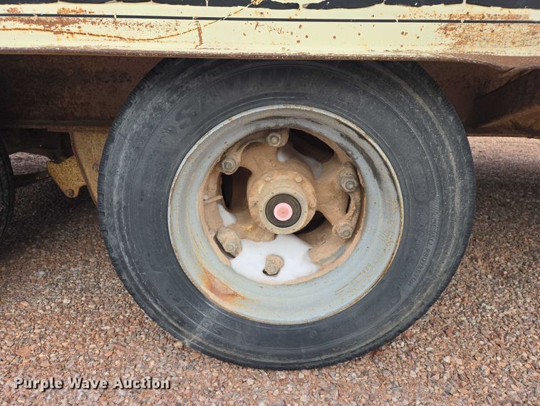 image for item EB1261 1987 Trail King TK40-2400 equipment trailer