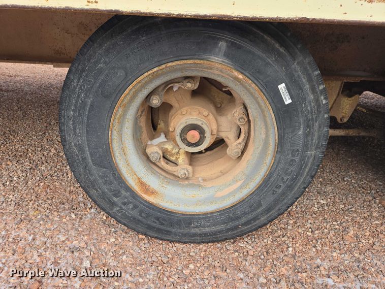 image for item EB1261 1987 Trail King TK40-2400 equipment trailer