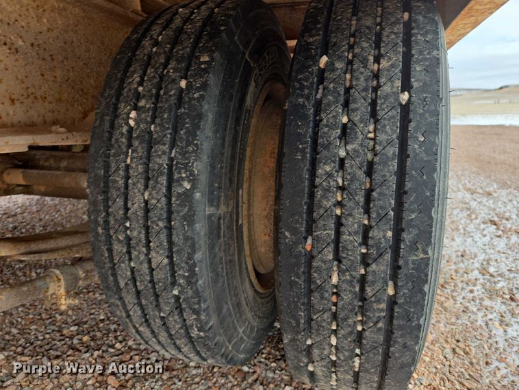 image for item EB1261 1987 Trail King TK40-2400 equipment trailer