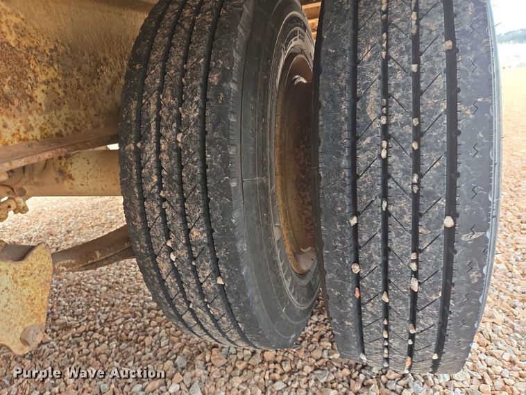 image for item EB1261 1987 Trail King TK40-2400 equipment trailer