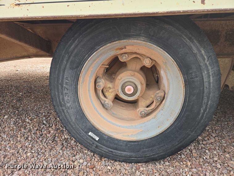 image for item EB1261 1987 Trail King TK40-2400 equipment trailer