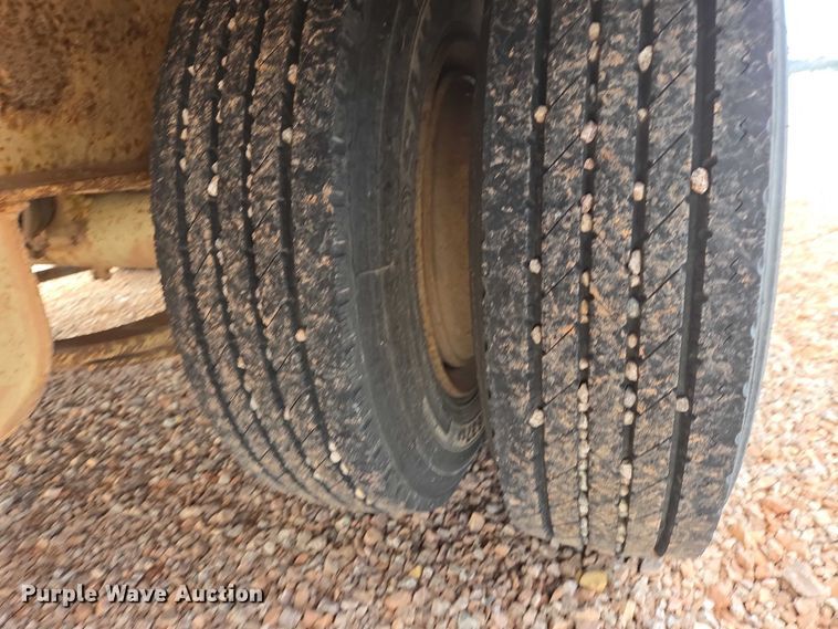 image for item EB1261 1987 Trail King TK40-2400 equipment trailer