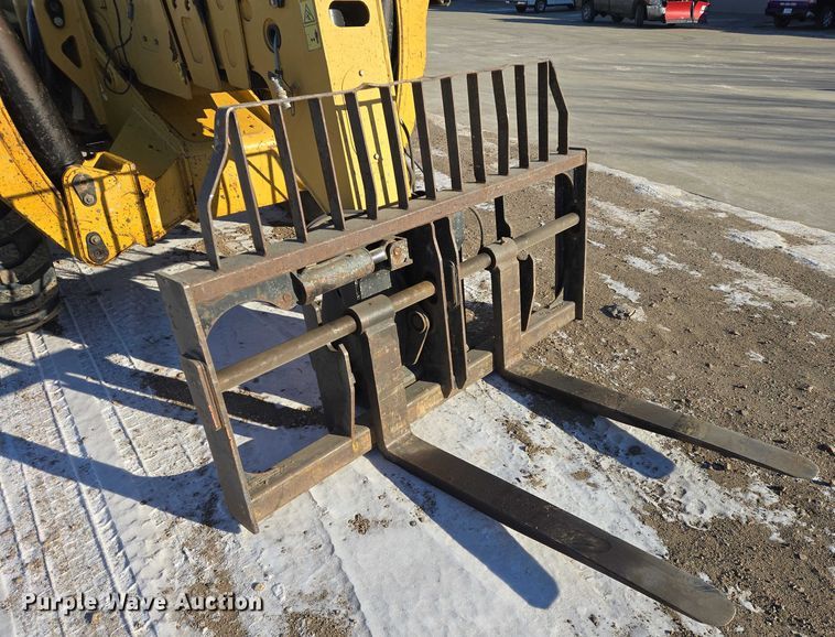 image for item EB1263 2005 Caterpillar TH580B telehandler