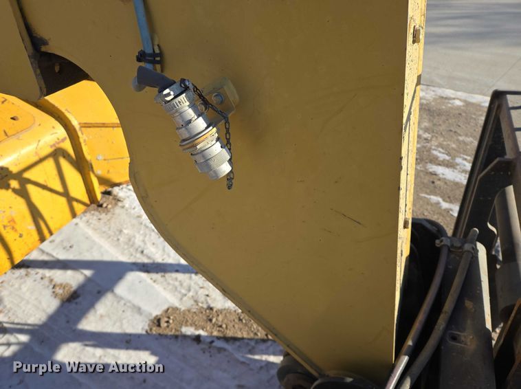 image for item EB1263 2005 Caterpillar TH580B telehandler