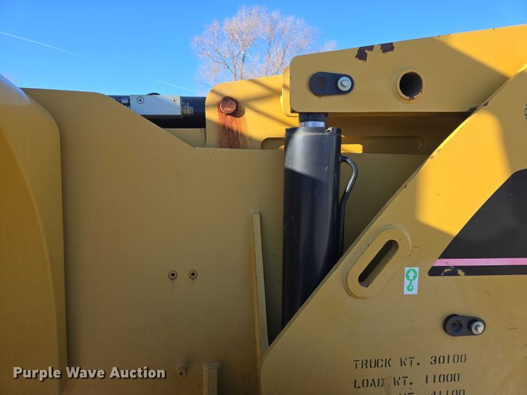 image for item EB1263 2005 Caterpillar TH580B telehandler