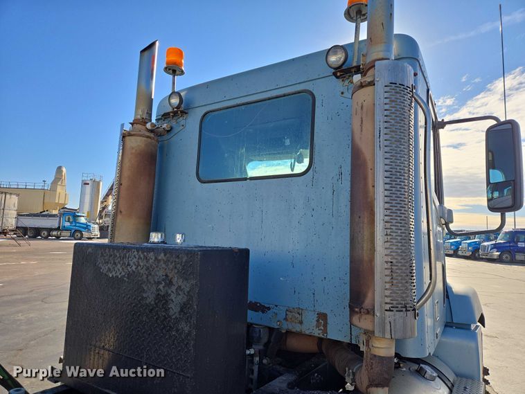 image for item EB1266 2006 Freightliner CST120 semi truck