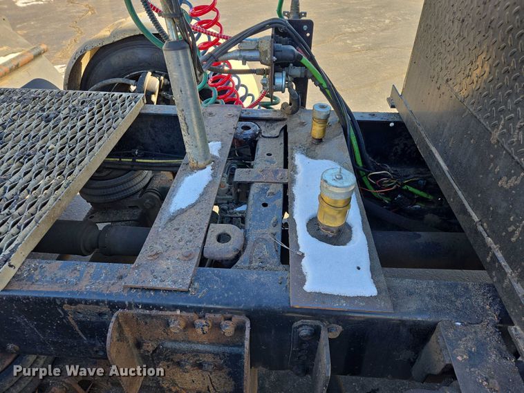 image for item EB1266 2006 Freightliner CST120 semi truck