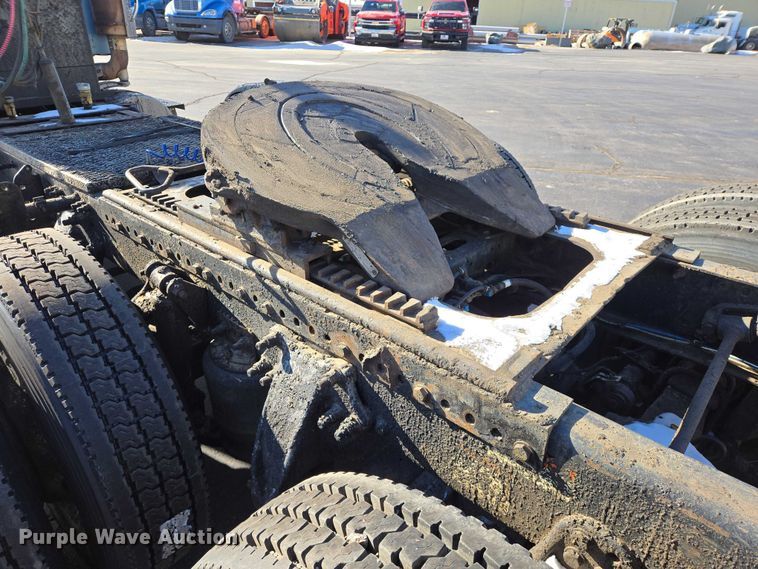 image for item EB1266 2006 Freightliner CST120 semi truck