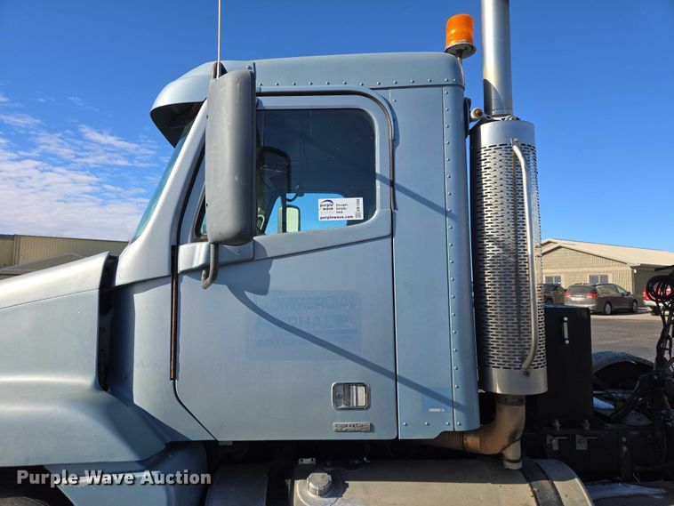 image for item EB1266 2006 Freightliner CST120 semi truck