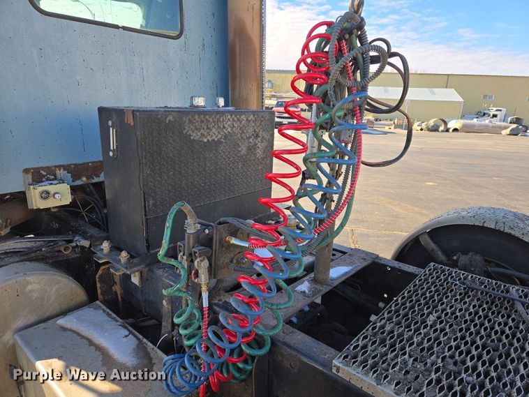 image for item EB1266 2006 Freightliner CST120 semi truck