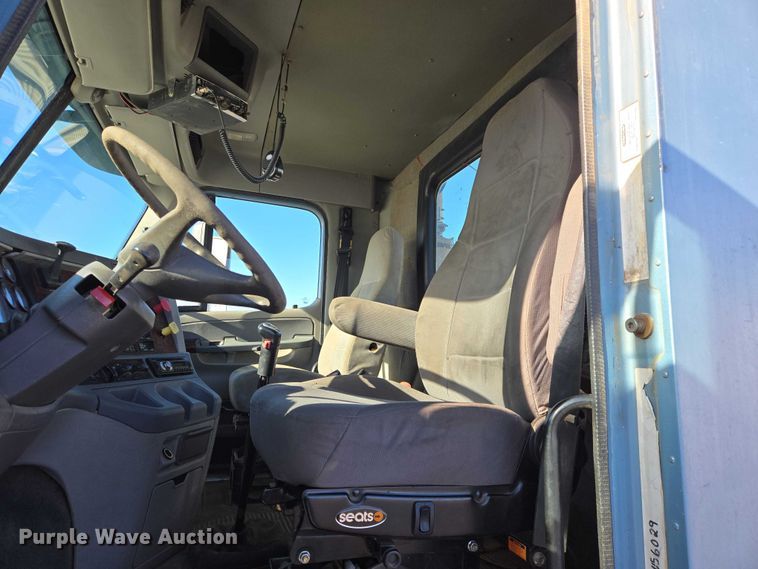 image for item EB1266 2006 Freightliner CST120 semi truck