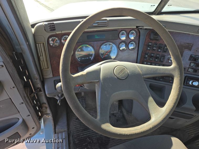 image for item EB1266 2006 Freightliner CST120 semi truck