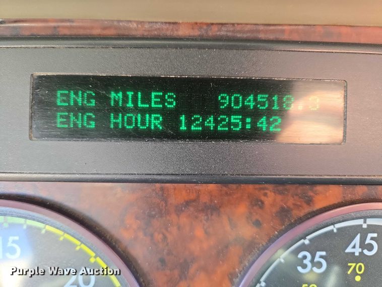 image for item EB1266 2006 Freightliner CST120 semi truck