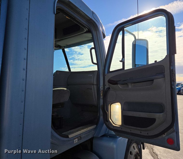 image for item EB1266 2006 Freightliner CST120 semi truck