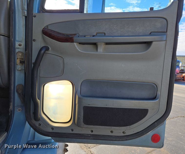 image for item EB1266 2006 Freightliner CST120 semi truck