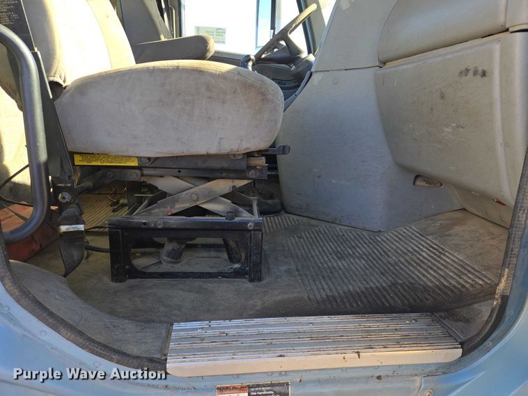 image for item EB1266 2006 Freightliner CST120 semi truck