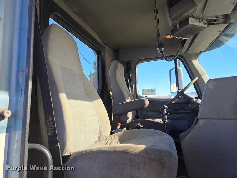 image for item EB1266 2006 Freightliner CST120 semi truck