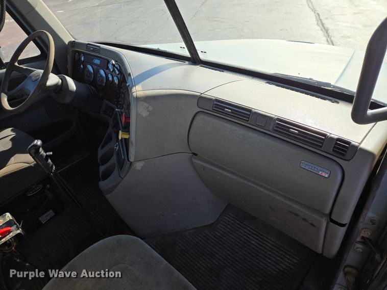 image for item EB1266 2006 Freightliner CST120 semi truck