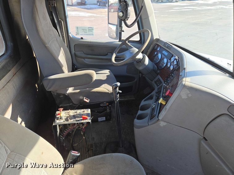 image for item EB1266 2006 Freightliner CST120 semi truck