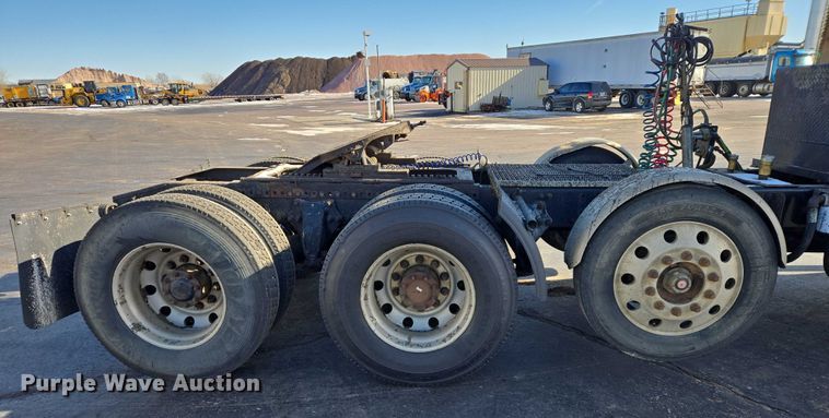 image for item EB1266 2006 Freightliner CST120 semi truck