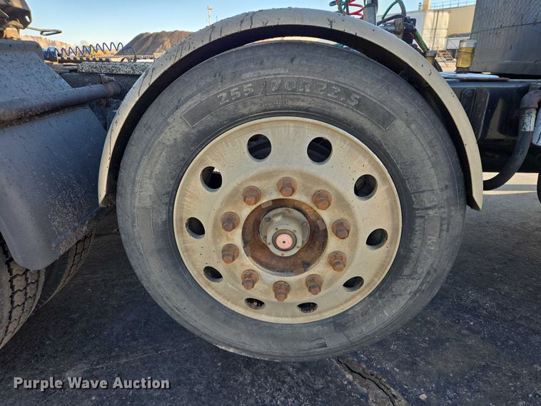 image for item EB1266 2006 Freightliner CST120 semi truck